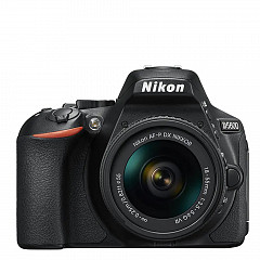 Nikon D5600 con lente