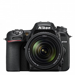 Nikon D7500 con lente