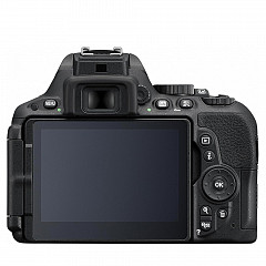 Nikon D5500 con lente