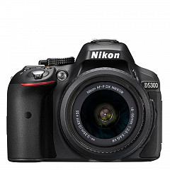 Nikon D5300 con lente