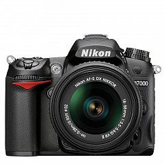 Nikon D7000 con lente