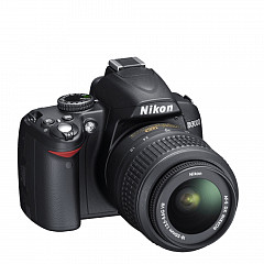 Nikon D3000 con lente